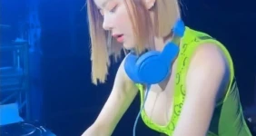 행사 열심히 뛰는 DJ 소다