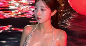 더워서 수영하는 누나들