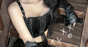 노력 많이 하는 락키걸 한예슬