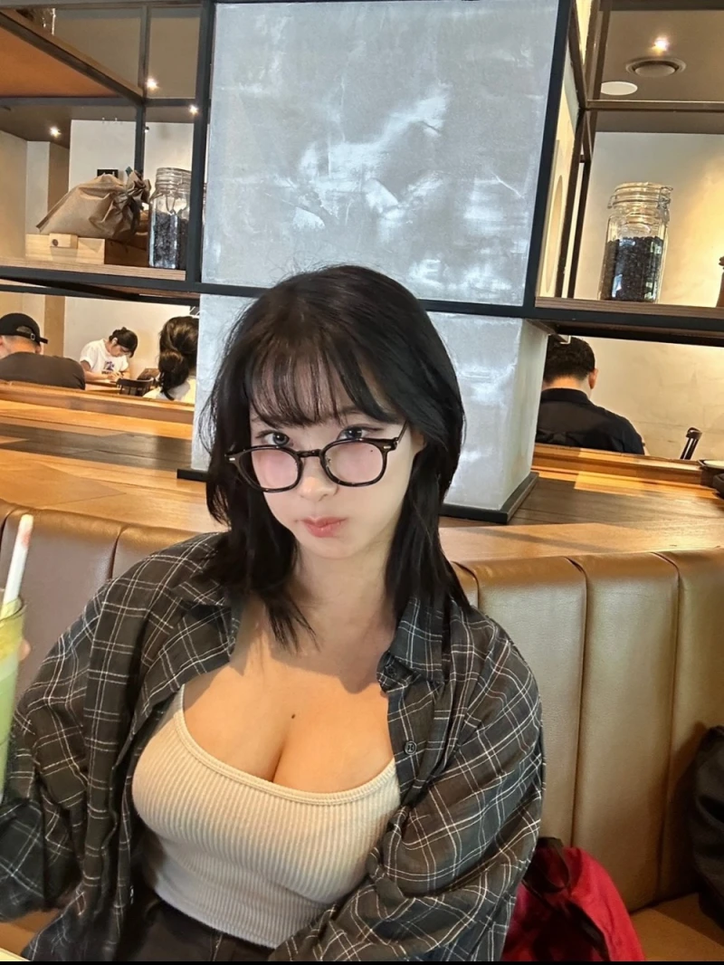 이런 여자친구랑 카페 가기 좋다 vs 싫다-3