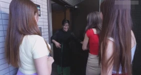 게임하고 있는데 집에 놀러온 처자들