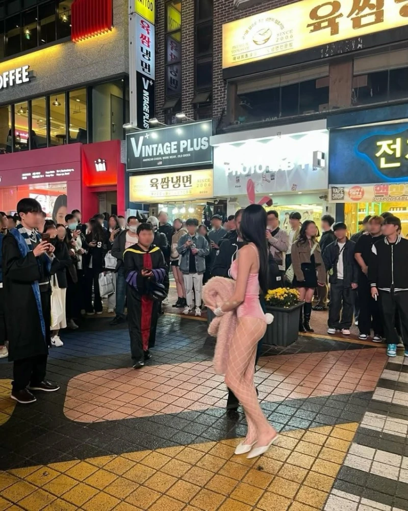이렇게 입고 밖에나간 누나 ㄷㄷ-3
