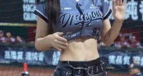 복근 자랑하는 이다혜 치어리더