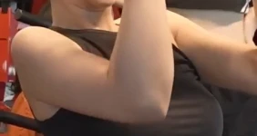 짐종국에서 운동하는 QWER 쵸단