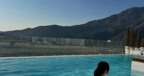 풀빌라 여행 온 요가 강사 몸매