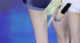 핫팬츠 허벅지 스테이씨 아이사