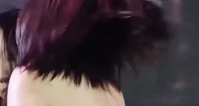 홀터넥 옆 틈새 권은비