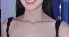 새 하얀 틈 보이는 아린