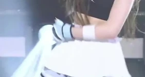 속바지 보이는 미야오 엘라