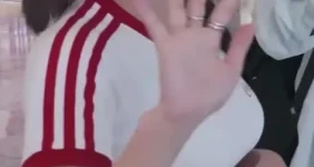 목걸이만 보이는 권은비