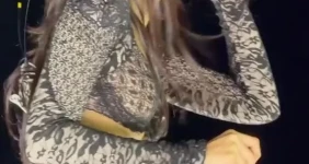 제니 최근 공연 너무 짧은 팬츠 + 언더붑