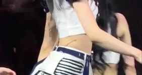 트와이스 사나 하얀 핫팬츠