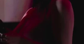 강철 지퍼 권은비