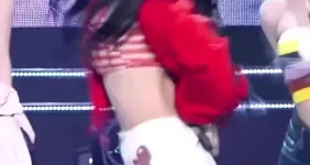 프로미스나인 이채영 끈 홀터넥 튜브탑
