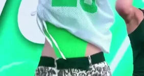 물 맞아서 촉촉한 허벅지 에스파 카리나