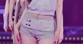 핫팬츠 맨살 아이브 안유진