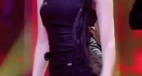 베이비몬스터 아현 속바지보다 짧은 블랙 원피스