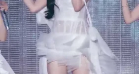 허벅지가 꽉찬 카리나
