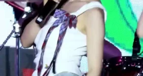 흰나시 회색 치마 엉밑 키라스 하린