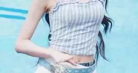 아이브 장원영 얇은끈 크롭 나시