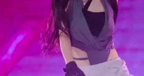 블랙 크롭 나시 출렁 에스파 카리나