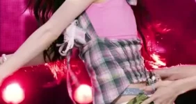 가려도 보이는 핫팬츠 뒤태 아르테미스 희진