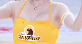활기가 도는 응원 김나연 치어리더