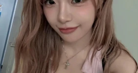 연핑크 밀착 셔츠 블랙 브라 지지원