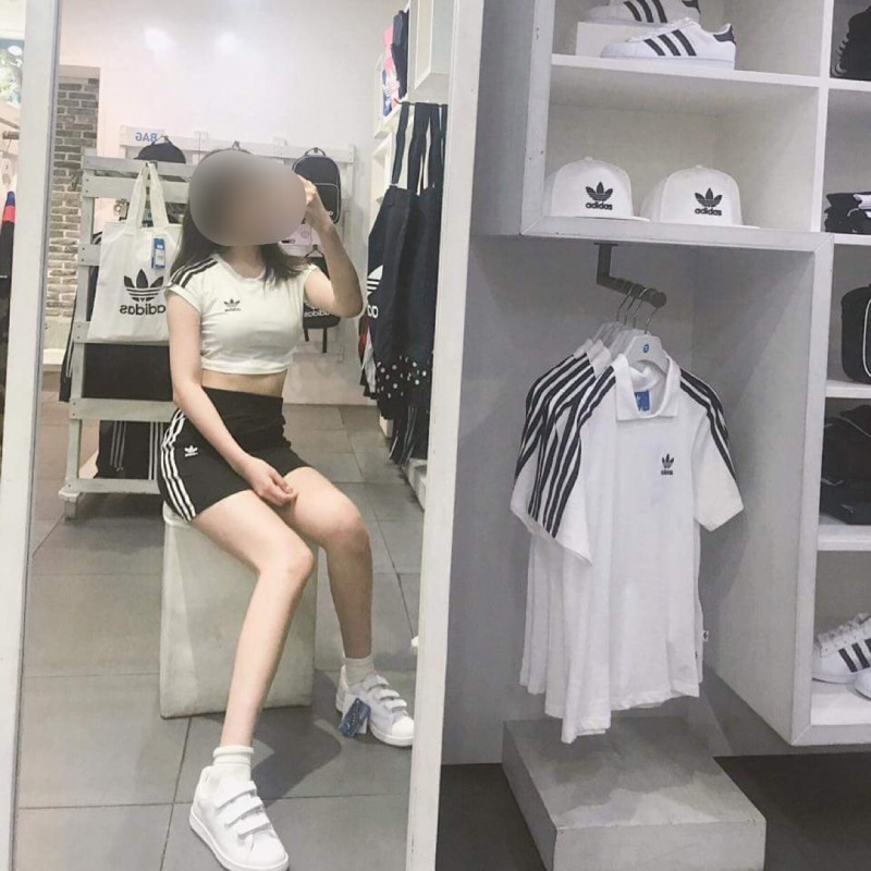 아디다스 매장에서 옷 입어보기-3