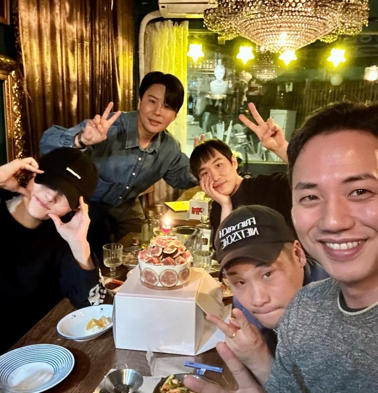 20년만에 만났다는 몽정기 배우들.jpg