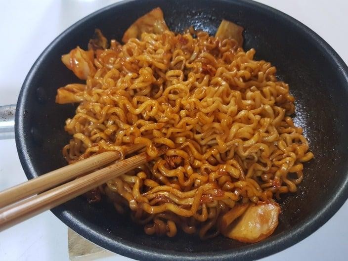 군대 매점에서만 매년 30억원 이상 판매된다는 라면..jpg-2