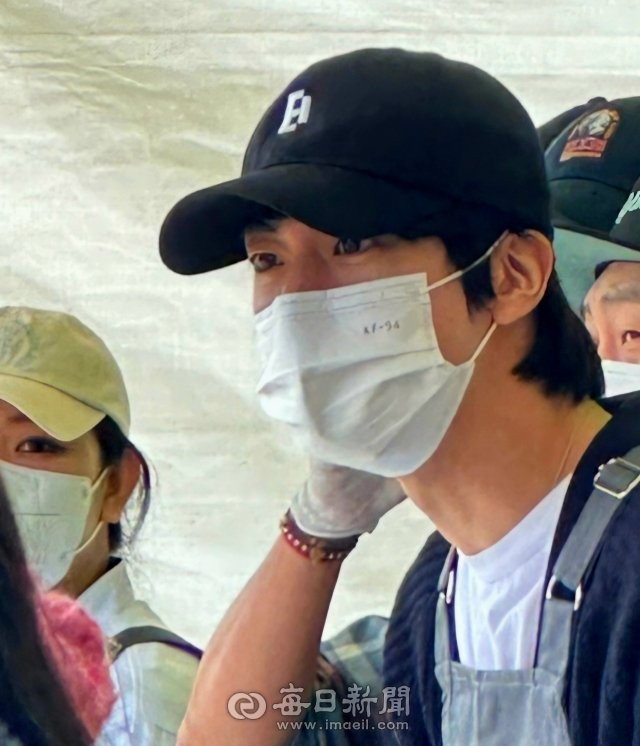 'BTS 진', 산불피해지역 안동 길안면서 급식 봉사 -3