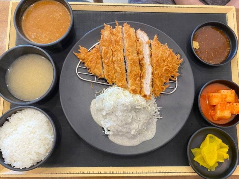 최근 샐러드 드레싱 바뀌었다는 연돈