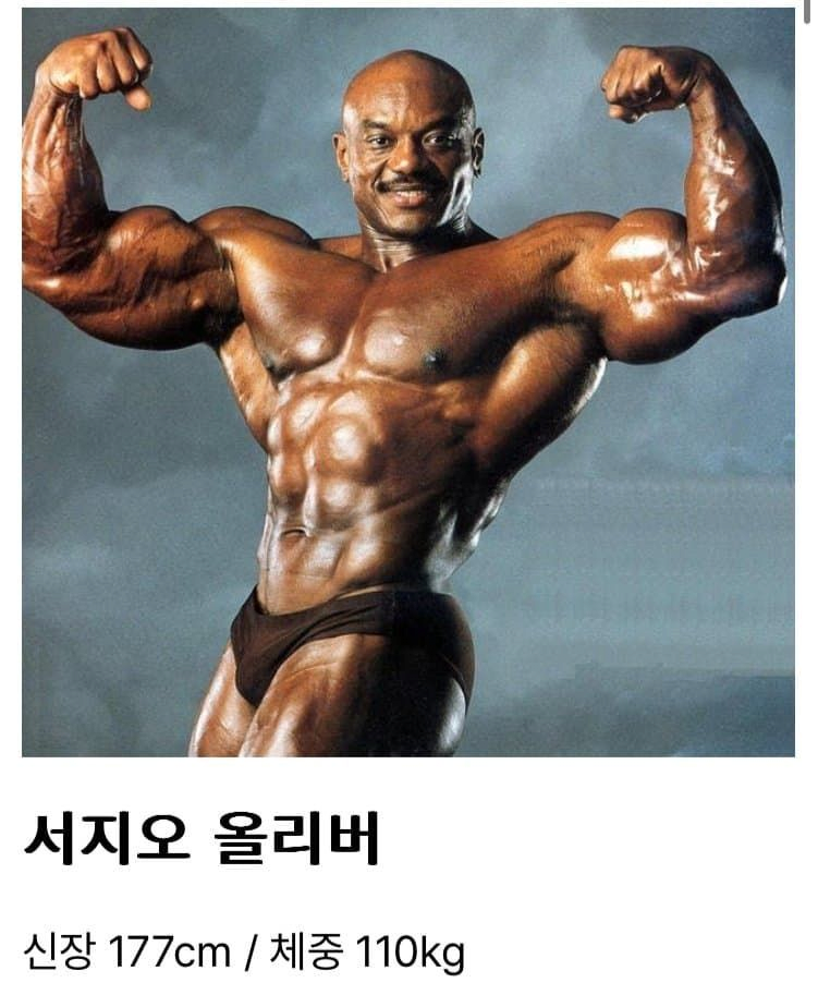 복근으로 총알 5발을 버틴 보디빌더 -2