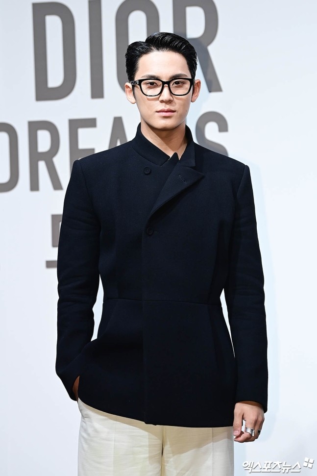 오늘 디올 전시 행사 참여한 연예인들 사진 모음-3