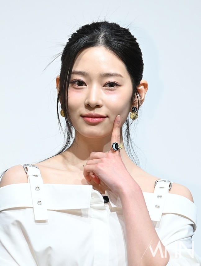 오늘 디올 전시 행사 참여한 연예인들 사진 모음-5