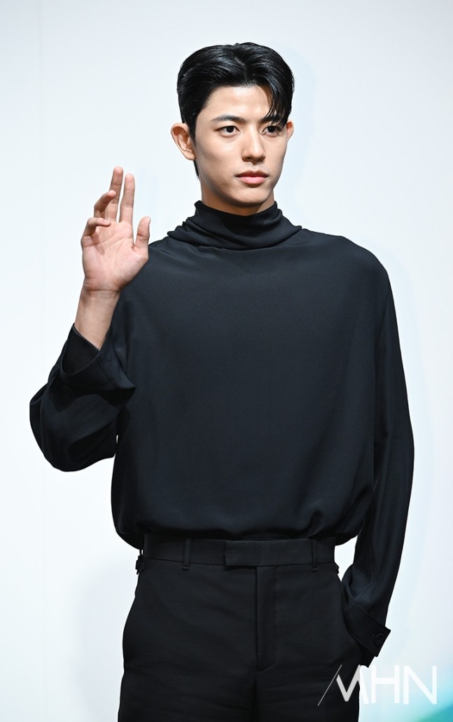 오늘 디올 전시 행사 참여한 연예인들 사진 모음-9