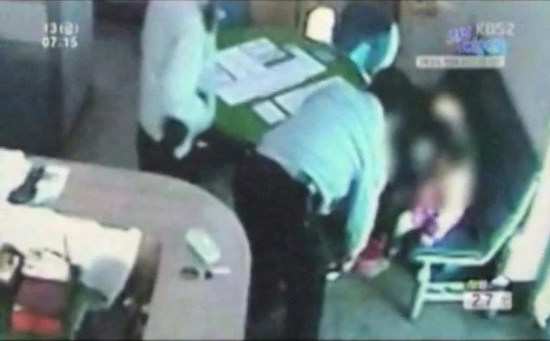 7살 소녀가 눈보라를 헤치고 파출소로 온 이유 