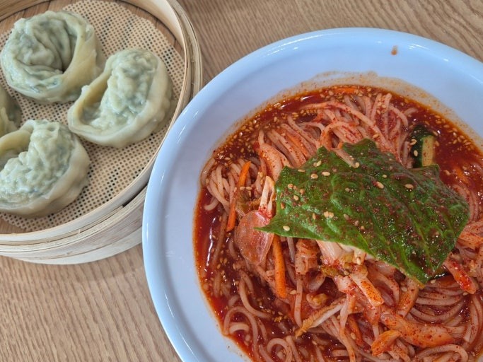호불호 갈리지만 매니아층 많은 비빔국수 체인점