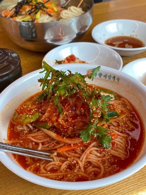 호불호 갈리지만 매니아층 많은 비빔국수 체인점-3