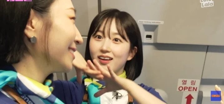 승무원이 일하면서 남자들에게 받은 명함 개수-6