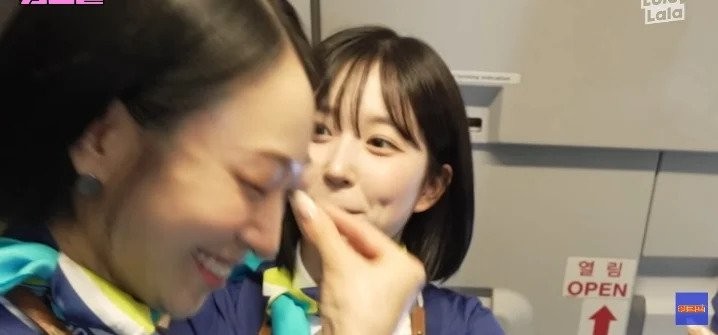 승무원이 일하면서 남자들에게 받은 명함 개수-7