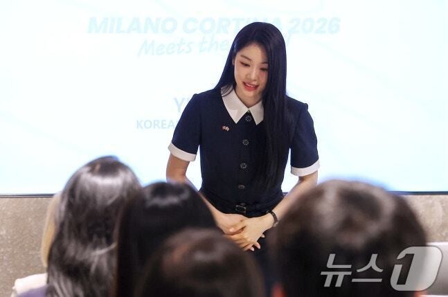 미모가 꺾일 기세가 안보인다는 김연아 최근 모습-6