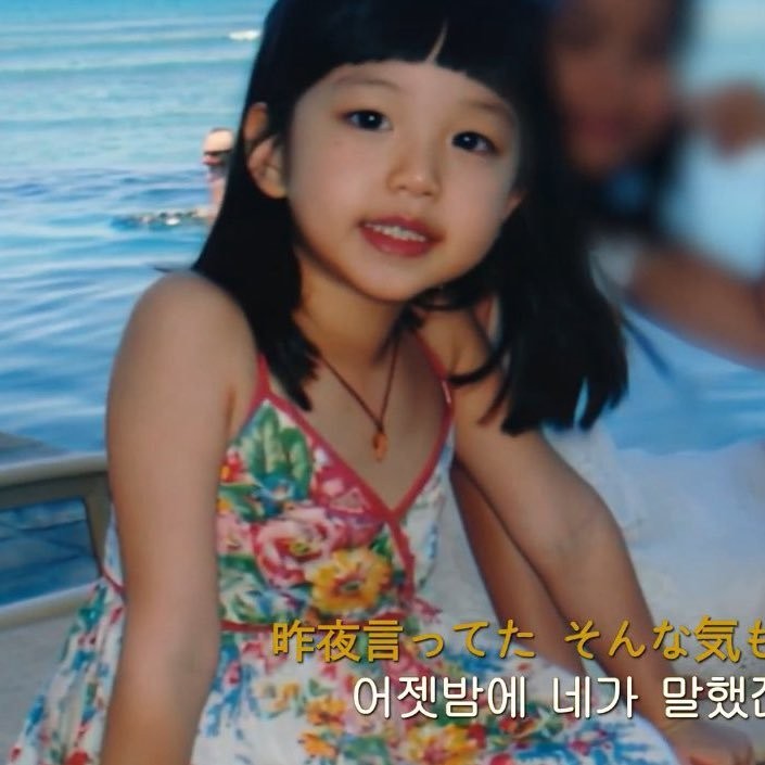 처음으로 공개된 장원영 어릴 때 사진들-3
