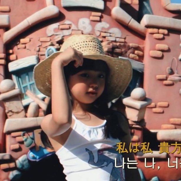 처음으로 공개된 장원영 어릴 때 사진들-4