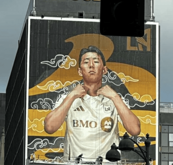 LA 코리아타운 중심가에 등장한 손흥민 벽화 -2