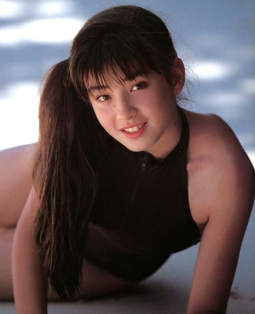 엄마의 권유로 누드집을 냈던 일본 여배우 비주얼-6