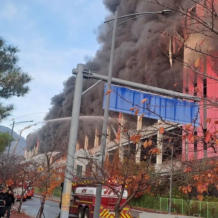 천안 패션물류센터 화재.. 소방당국 대응 2단계 격상