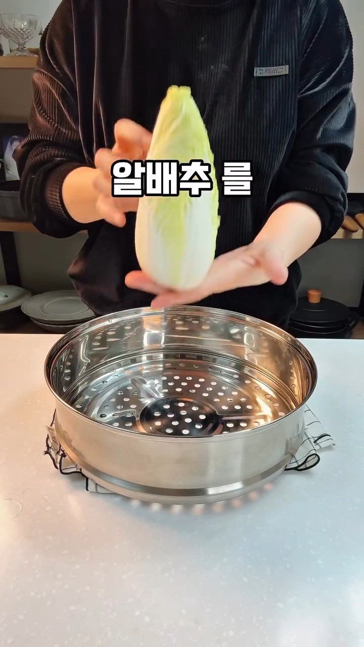 만두 찔 때 배추를 깔아보세요!-5