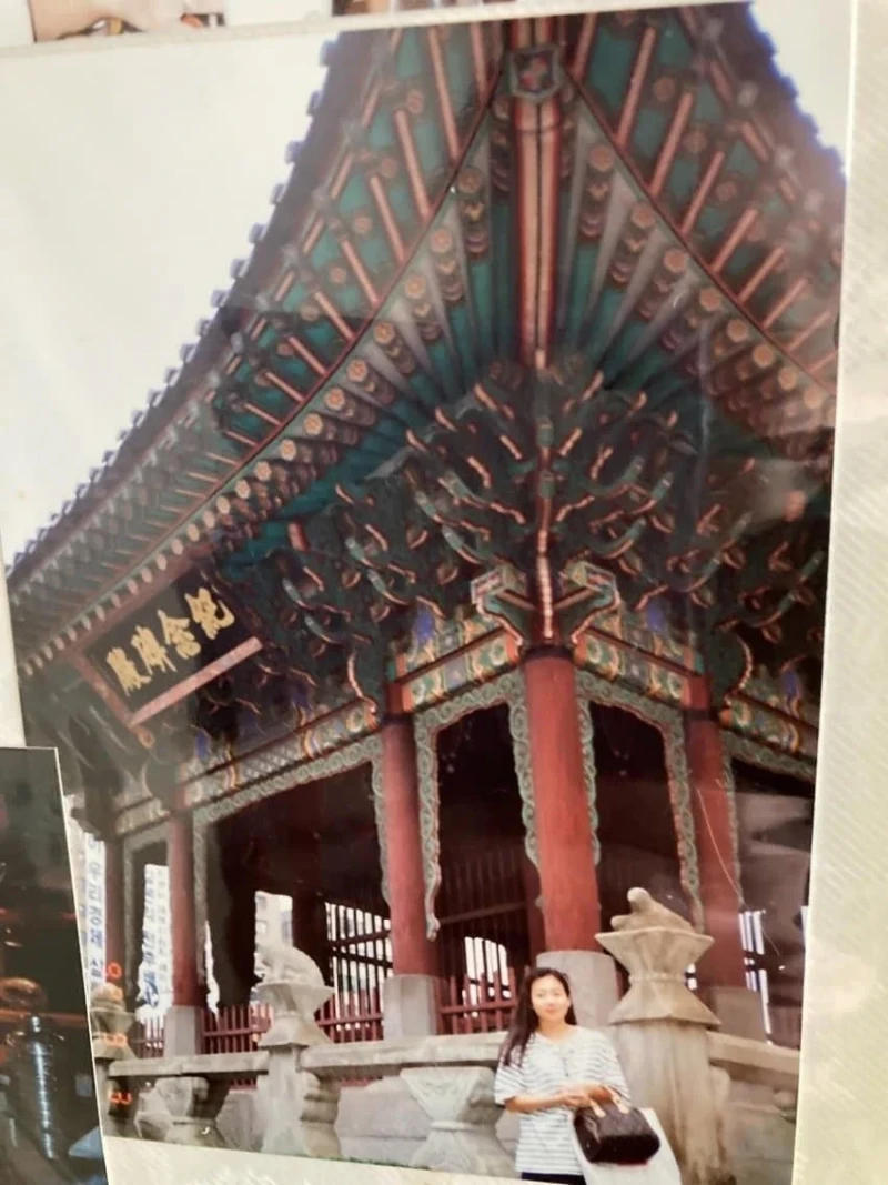 34년 전 한국에서 사진을 찍은 일본 여성-3